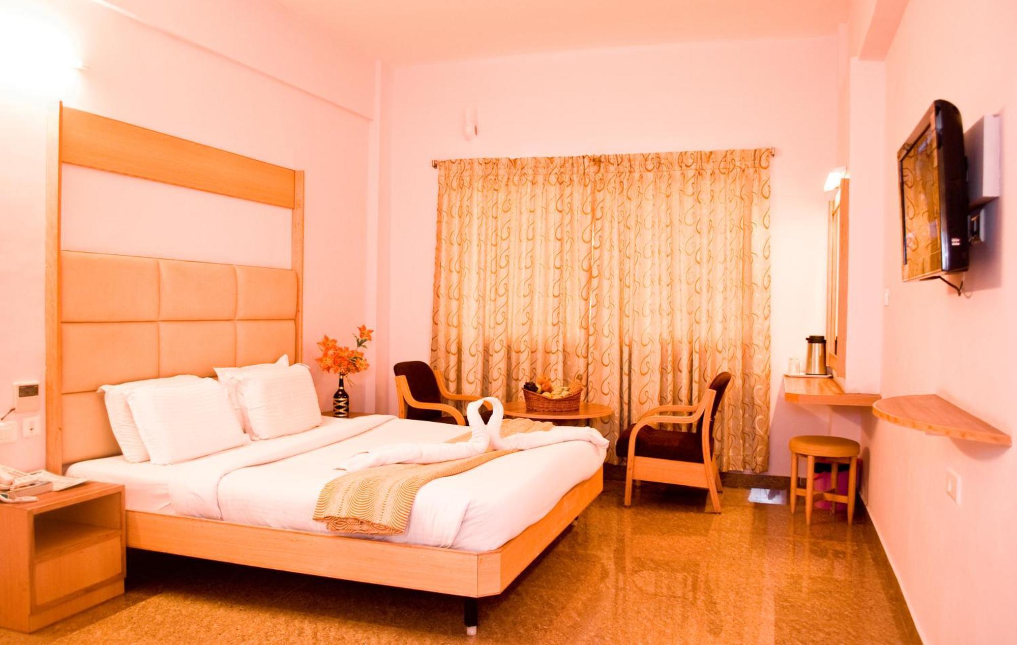 Hotel Rajadhane Maduráj Kültér fotó