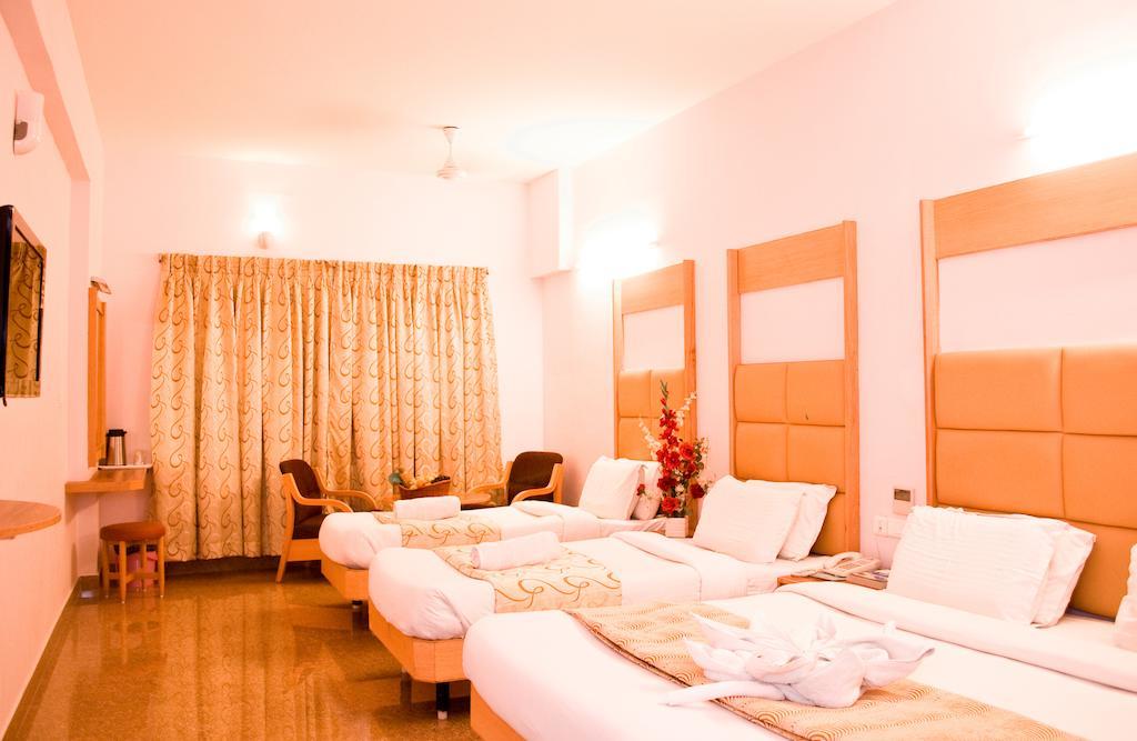 Hotel Rajadhane Maduráj Kültér fotó