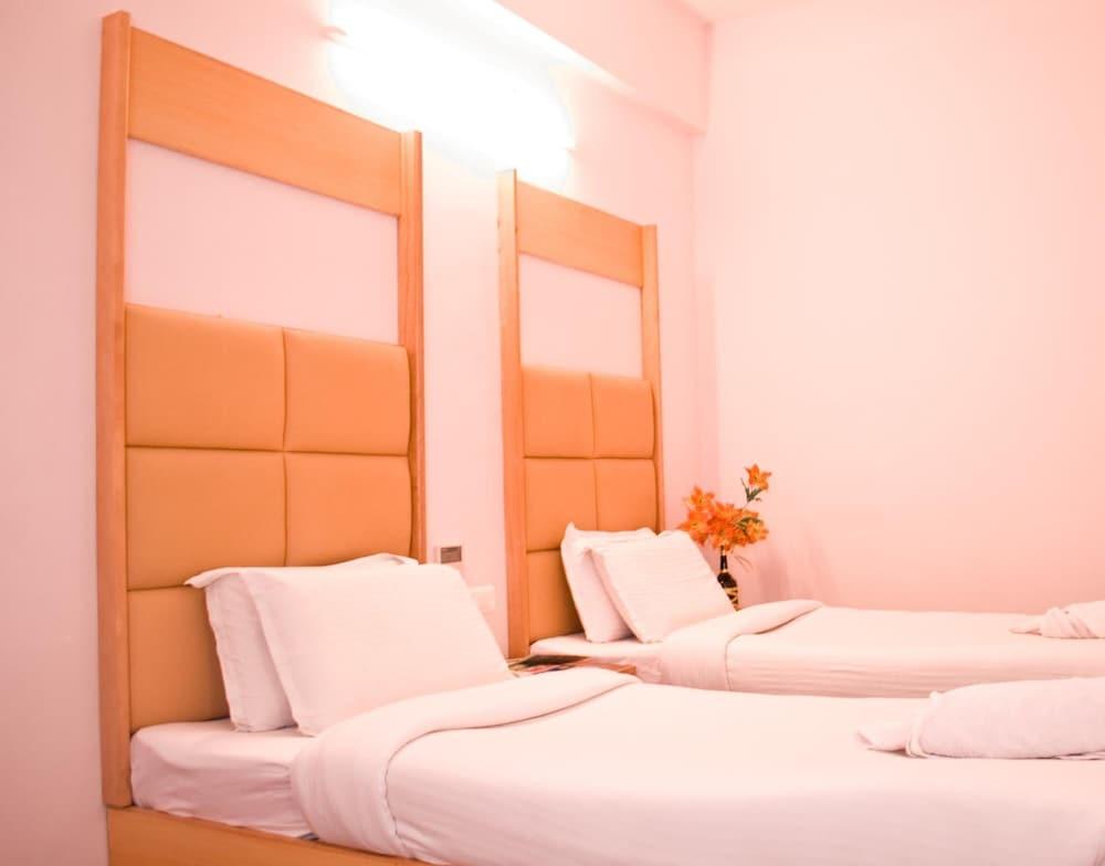 Hotel Rajadhane Maduráj Kültér fotó