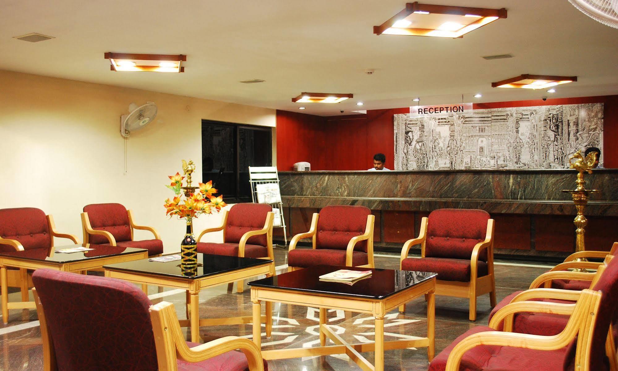 Hotel Rajadhane Maduráj Kültér fotó