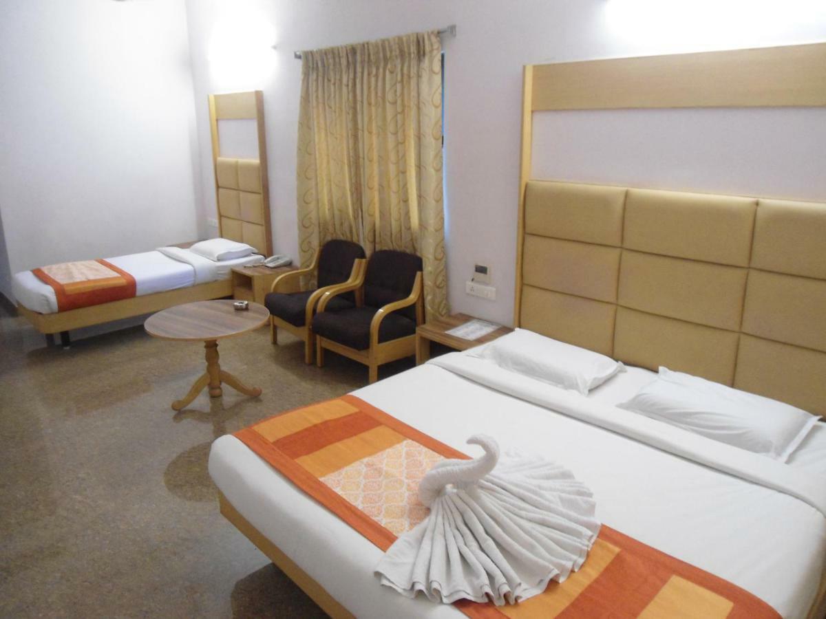 Hotel Rajadhane Maduráj Kültér fotó