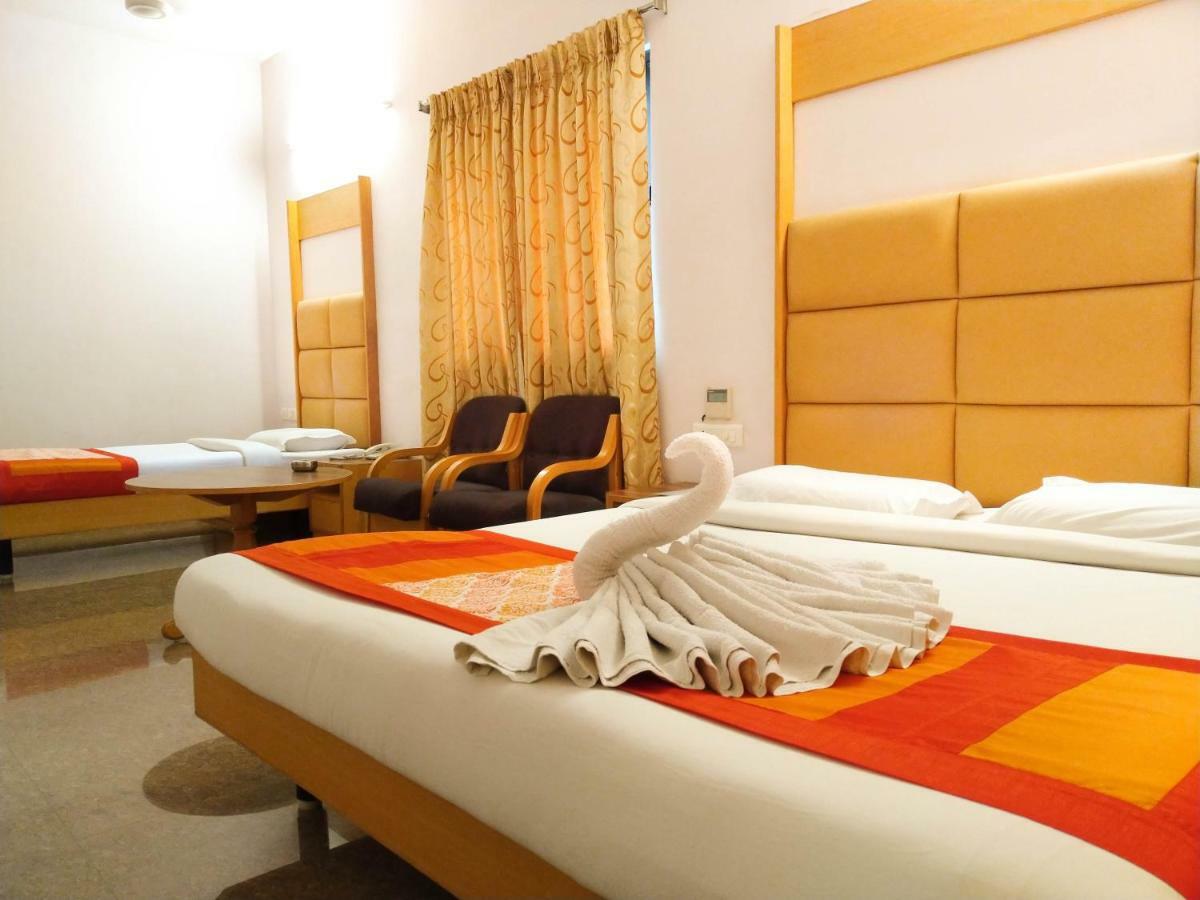 Hotel Rajadhane Maduráj Kültér fotó