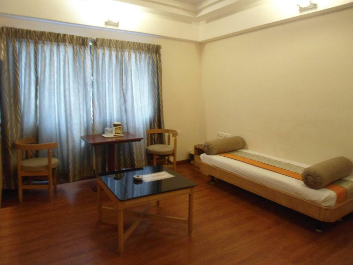 Hotel Rajadhane Maduráj Kültér fotó